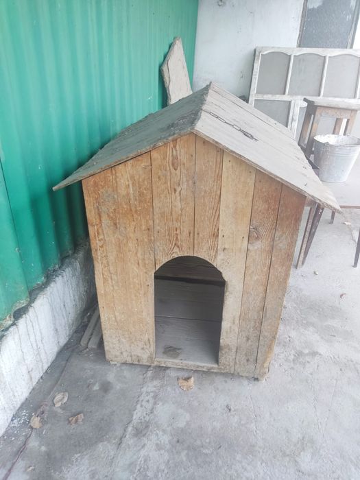 Собачья будка из дерева