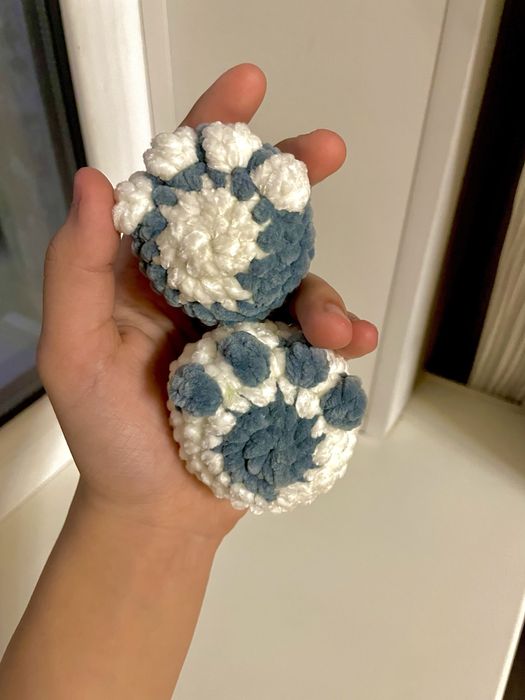 Вязаные брелки на рюкзак