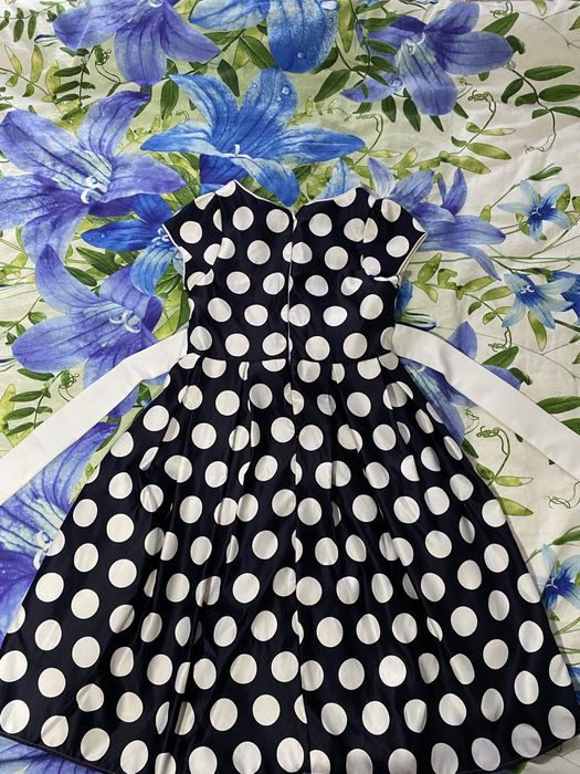 Нарядное платье для девочки носили один раз