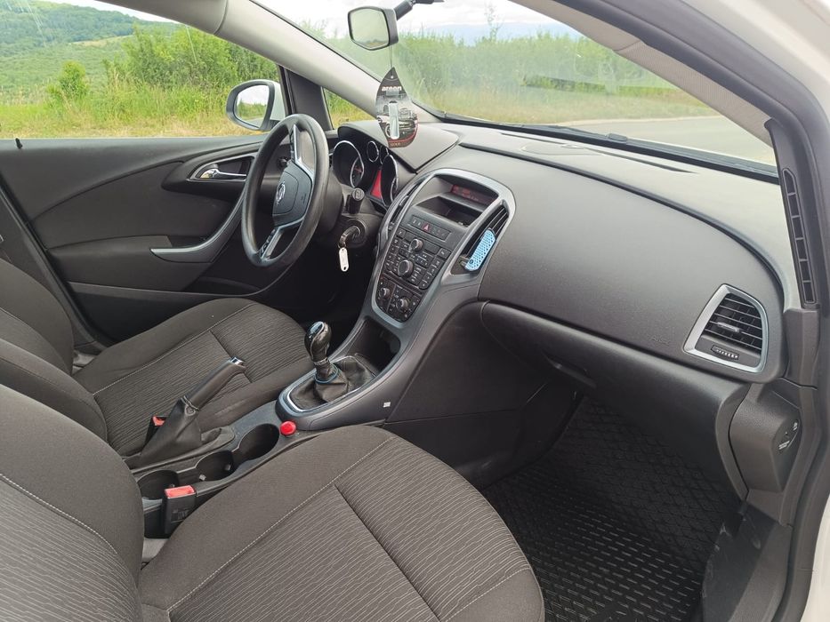 Opel astra J limousine