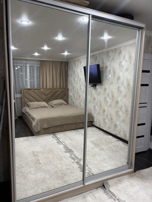 Продаю Шкаф-купе размером180х220х60(ширина180, высота 220 ,глубина 60)