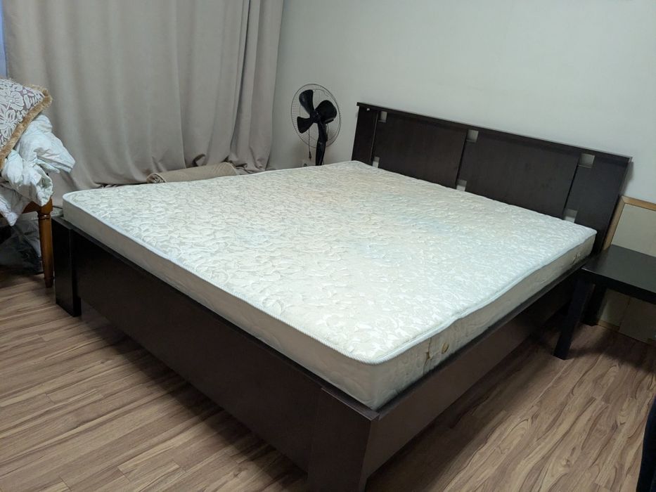 Кровать с матрасом 160х200