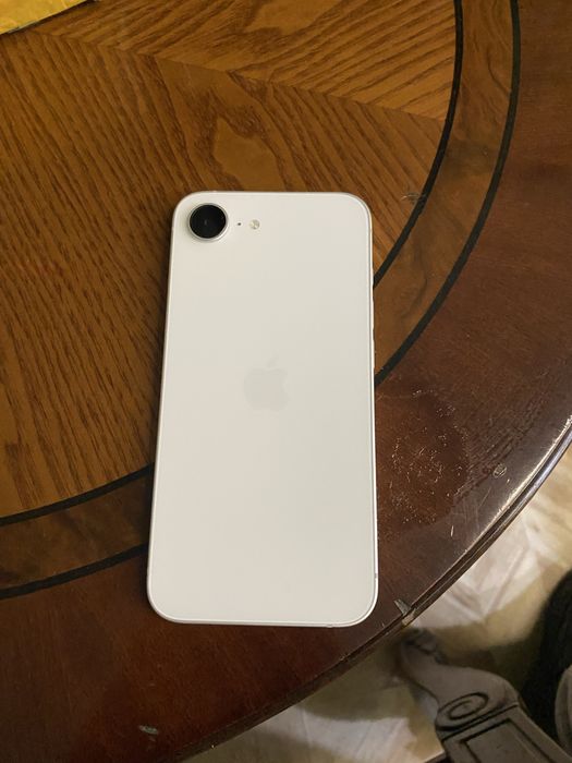 Айфон 16 е 128гб