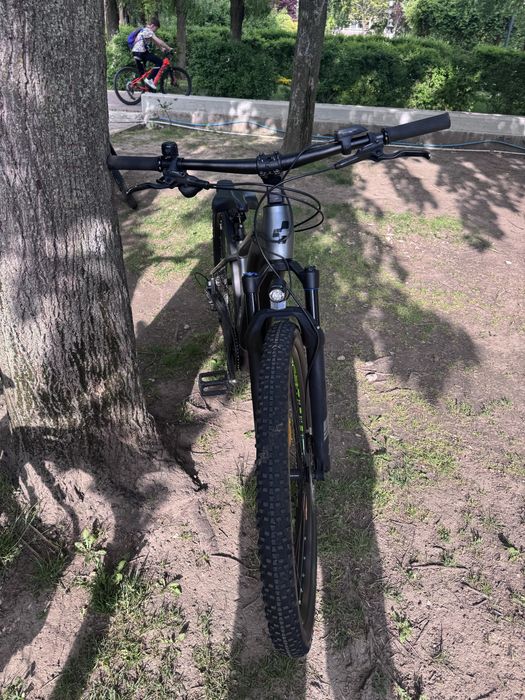 bicicleta electrica cube reaction pro cadru m
