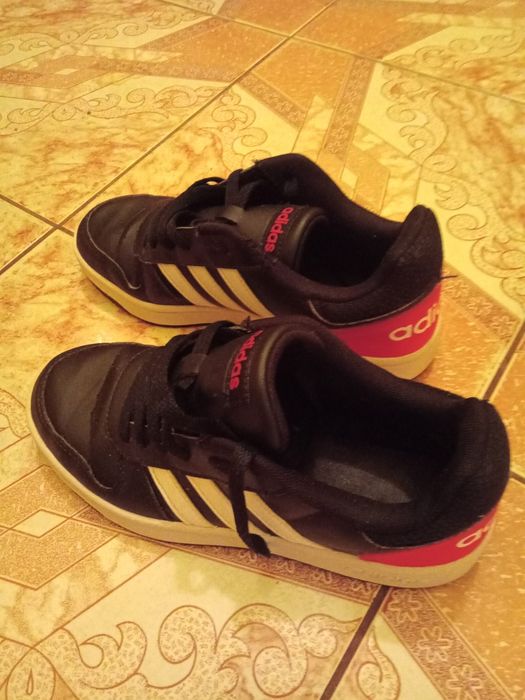 Adidasi mărimea 37,5 marca Adidas