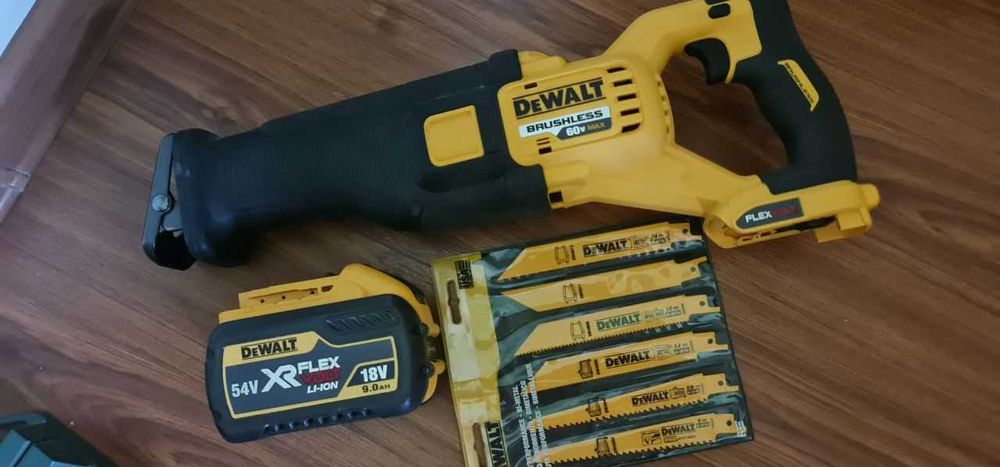 Инструмент Dewalt