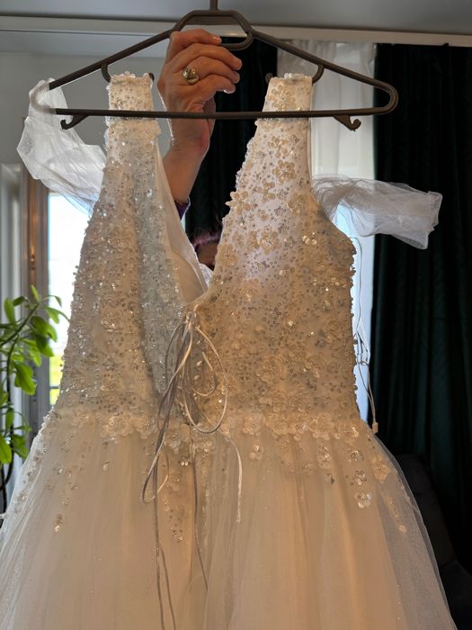 Rochie de mireasă în stare impecabila + crinolina 1 cerc