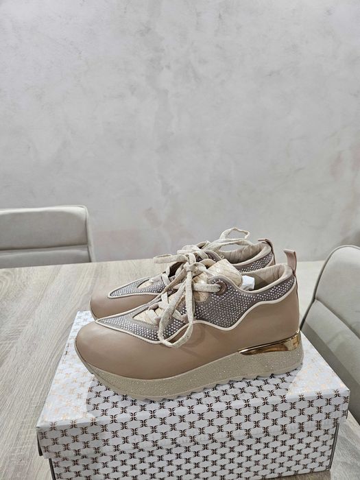 Дамски обувки номер 37