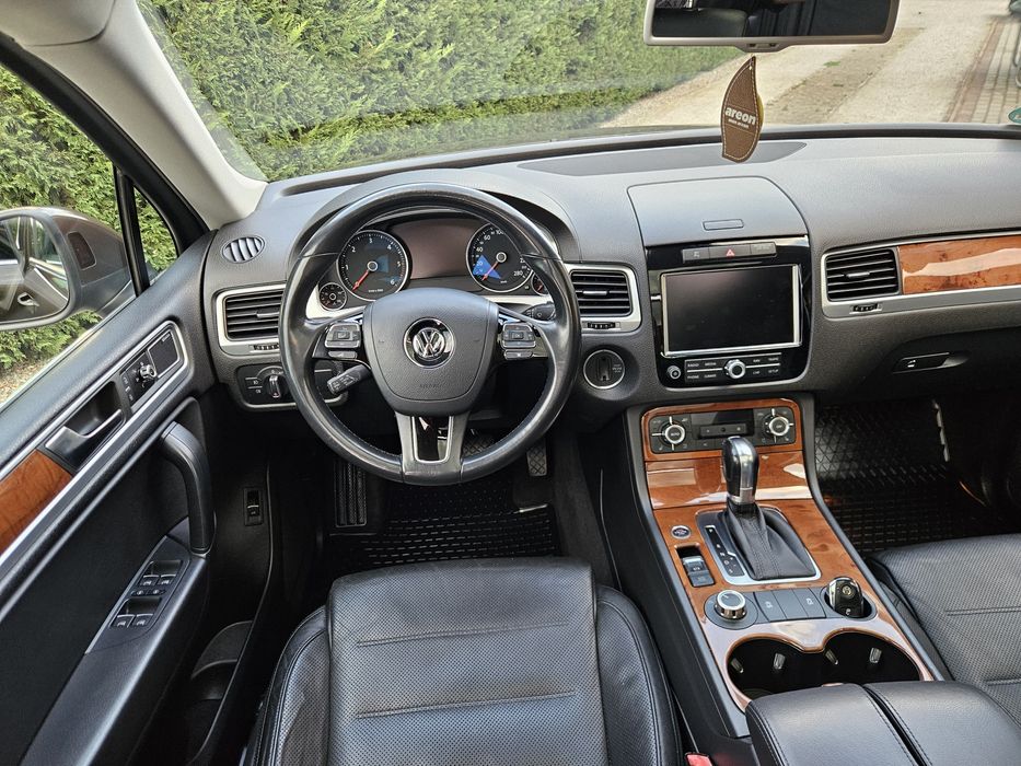 Vw touareg 3.0 tdi,239 cp,moca braun,xenon-led,panorama,piele,distronic, ventilatie scaune etc..