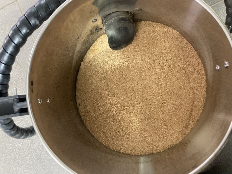 Aparat de curățare cu coajă de nucă