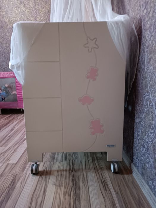 Детская кроватка,  манеж