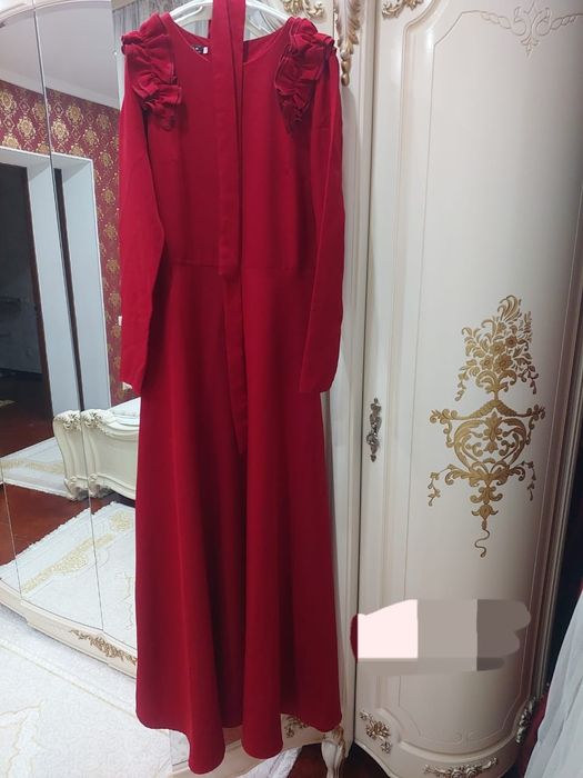 Продам платья вечерние повседневные