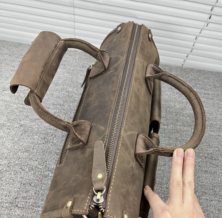 Натуральная кожаная сумка мессенджер.