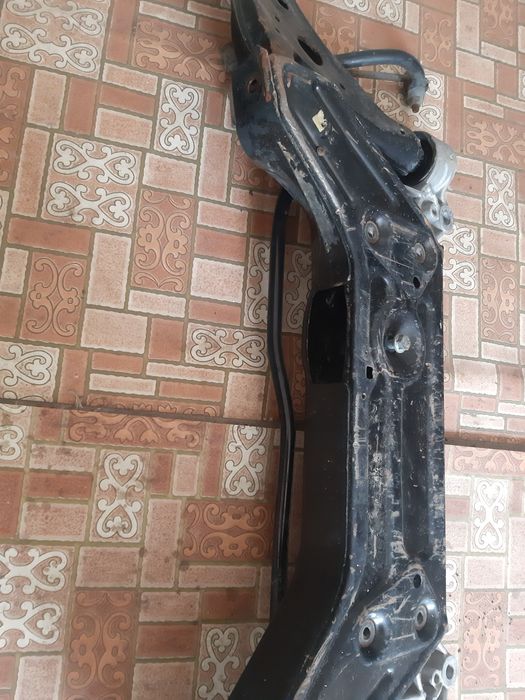 Преден мост Golf 4 и носачи без грам ръжда напълно здрав