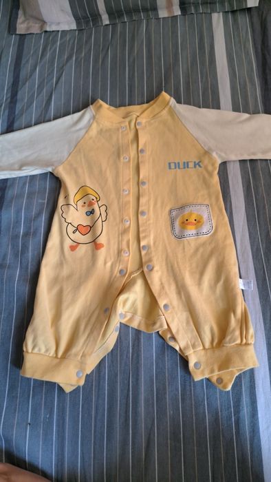 Detskiy kiyimchalar sotiladi