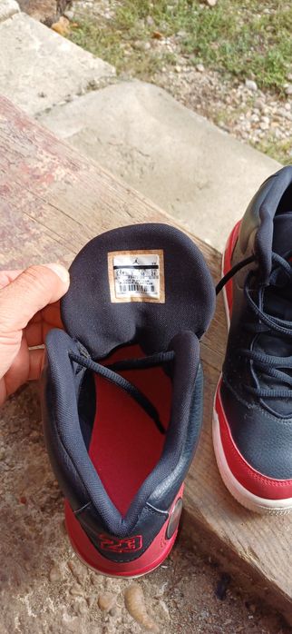 Adidași Jordan, far Mercedez Benz si capace  R15 Wolksvagen