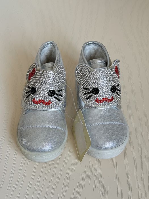 Новые ботинки для девочки