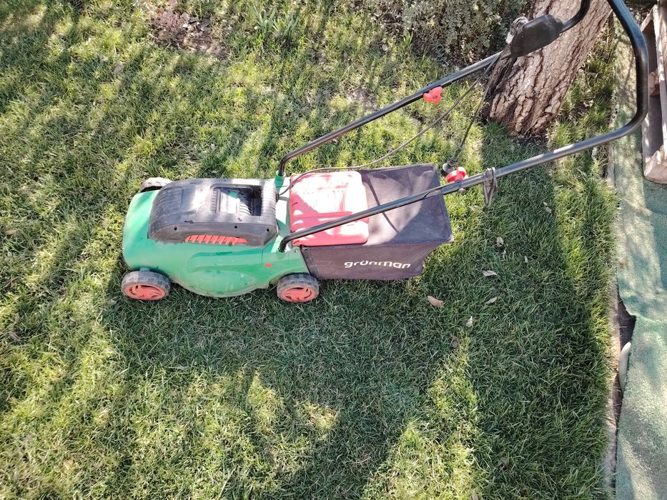 Mașină de tuns gazonul grunman