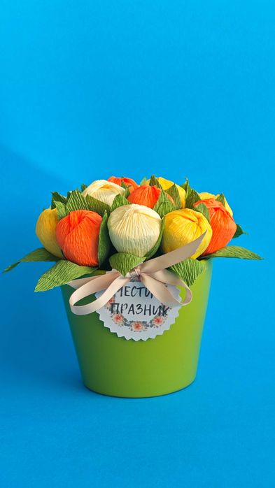 Кашпа с шоколадови цветя