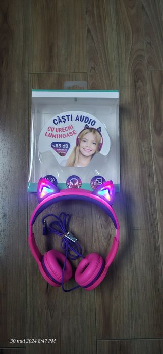 Casti audio cu urechi luminoase  On-Ear