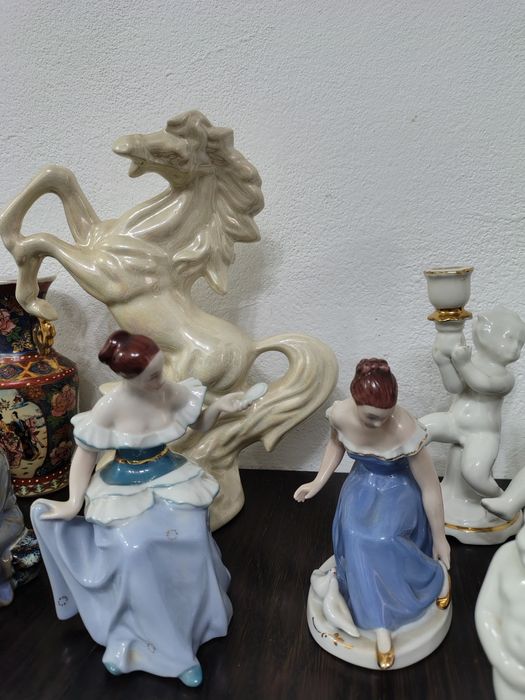 Vând bibelouri și obiecte de decor