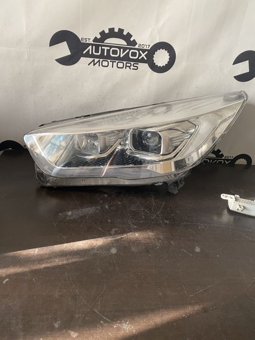 Far stanga bixenon Ford Kuga an 2016-2019