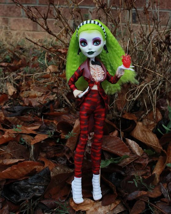 Битлджус и Лидия monster high