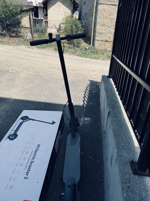Продавам употребяван Mi electric skooter 3