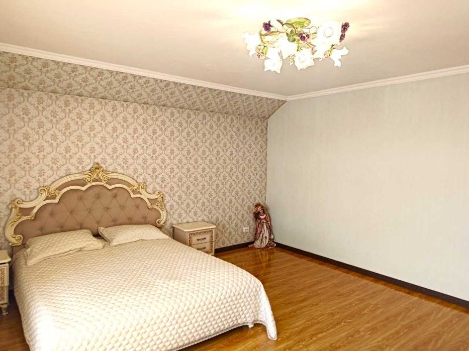 ,,,  Продам 6-ти комнатный ДОМ в ГОРОДЕ