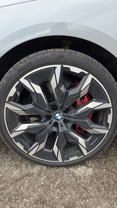 954M ,Bmw G60, джанти и гуми 21 цола