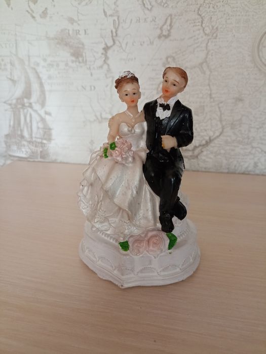 Статуэтка на свадебный торт