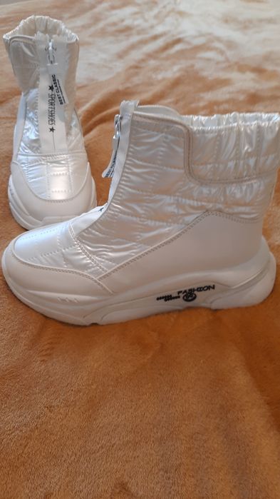 Vand ghetuțe dama,  marimea 40