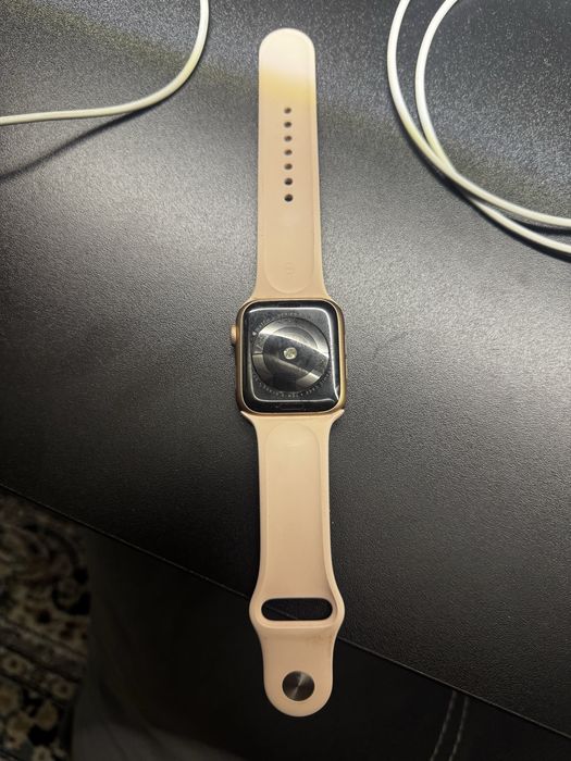 Продам Apple Watch 5