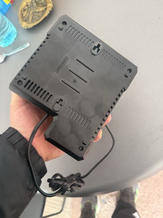 Зарядно устройство за Li-Ion батерии Milwaukee M12-18