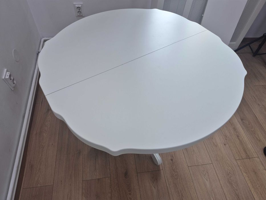 Masa rotunda extensibila ca noua.