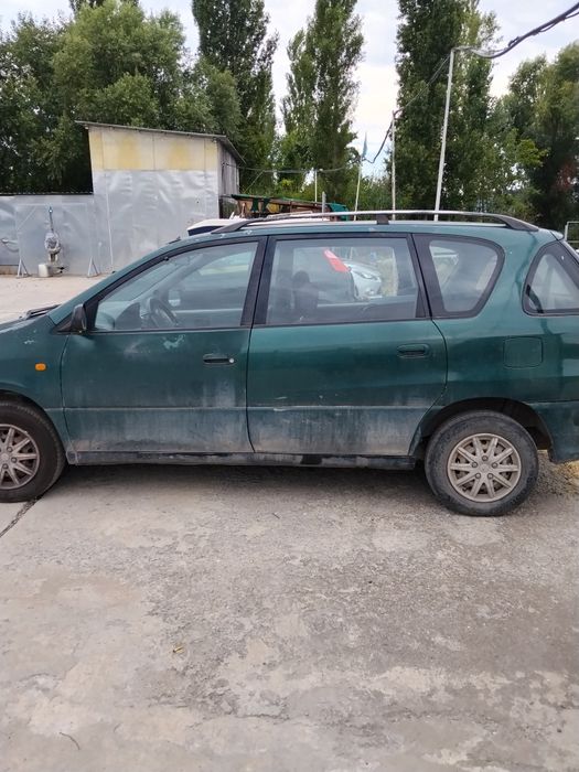 Toyota Picnic на части