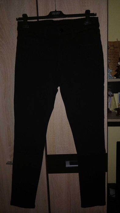 Blugi negri bărbați