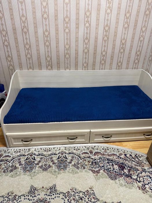 Продается детская кровать и стол