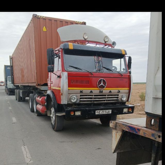 Kamaz 5410 tigach prisepi bilan Maz prisep