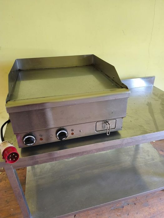 Cuptor Pizza,Frigider inox mare ,Hotă,Grill,Masă Pizza,