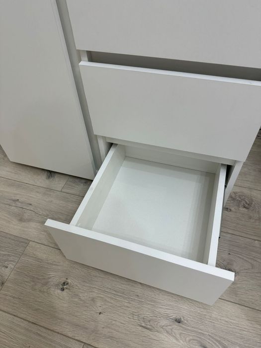 Продам распашной шкаф