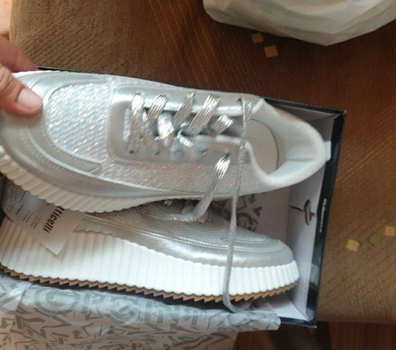 Сребрести дамски кецове нови