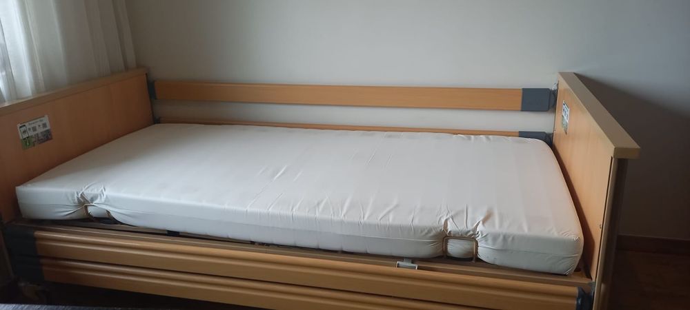 Vând Pat Medical Electric Burmeier Dali 90×200 cm – stare foarte bună