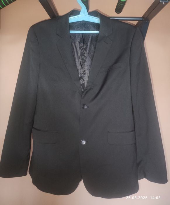 Мужской черный пиджак
