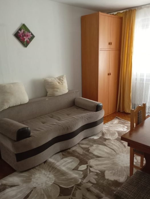 Închiriez apartament 3 camere
