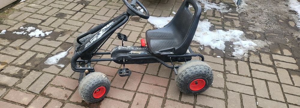 Kart din fier cu pedale