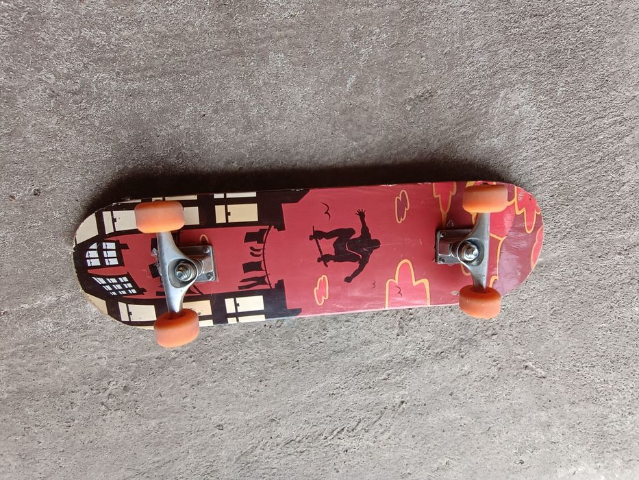 Skateboard  nou.