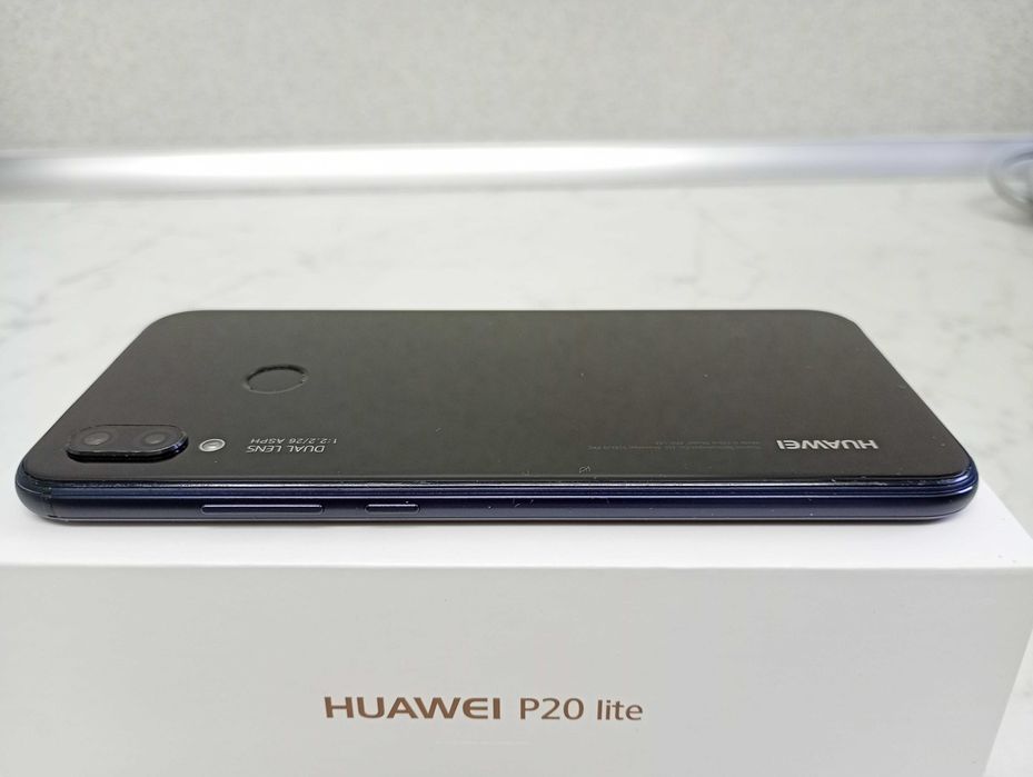 Продавам Huawei P20 lite