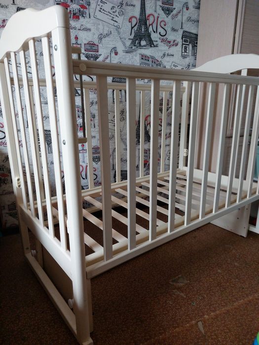 Детская кроватка с матрасом