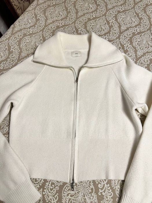 Женская кофта на замке